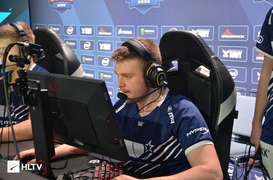 费迪南德亲临曼谷助阵顶级电竞赛事盛况